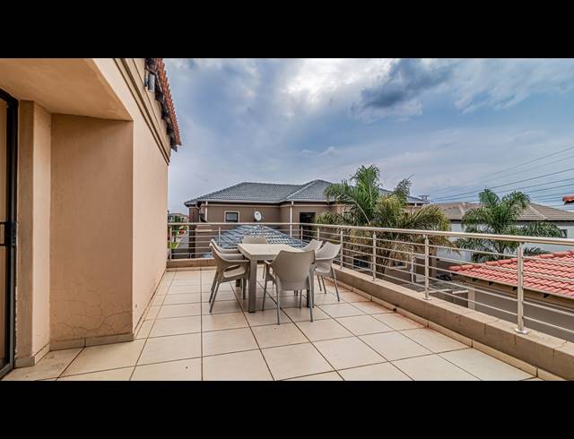 6 BEDROOM HOUSE FOR SALE IN PARKRAND